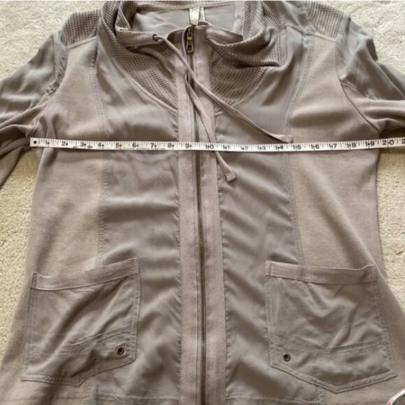 XCVI Boho Lagenlook Cowl Neck Zipper Ruched Sleeves Light Jacket Size Large - Picture 9 of 12